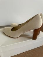 Nieuwe  suede ecru kl. pumps, Beige, Ophalen of Verzenden, Ab Donkers, Zo goed als nieuw