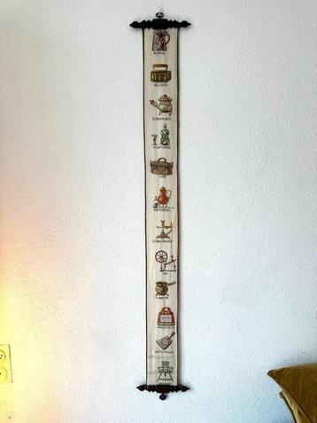 Vintage wandkleed handwerk geborduurd beschikbaar voor biedingen