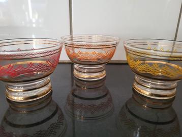 3 vintage glazen schaaltjes diameter 8 cm, 6 cm hoog  beschikbaar voor biedingen