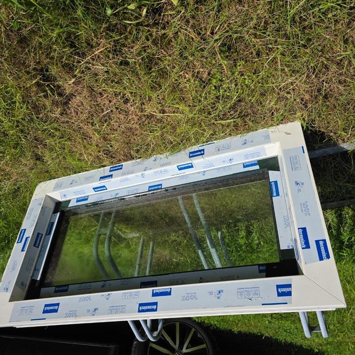 Kunststof kozijn 110 x 58 cm met val raam nieuw, Doe-het-zelf en Verbouw, Kozijnen en Schuifpuien, Nieuw, Raamkozijn, Kunststof