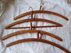 4 oude houten kledinghangers, Ophalen of Verzenden, Gebruikt, Hout