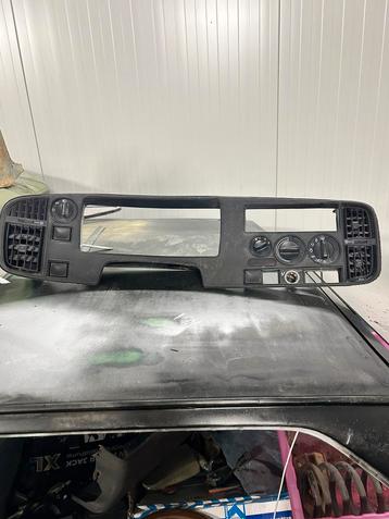 Saab 900 classic facia oude type beschikbaar voor biedingen