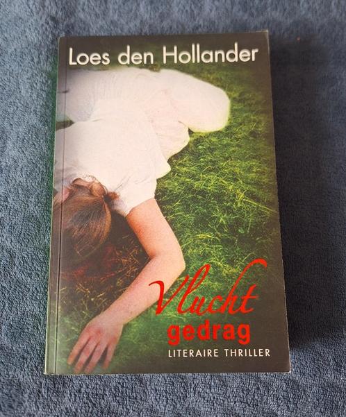 Loes den Hollander - Vluchtgedrag, Boeken, Thrillers, Zo goed als nieuw, Nederland, Ophalen of Verzenden