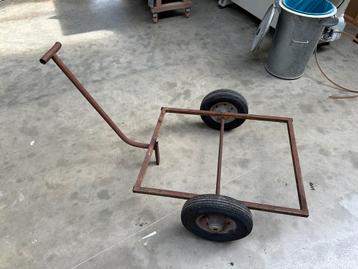 Oude Transportwagen / Tuinkar / Handkar / handwagen beschikbaar voor biedingen