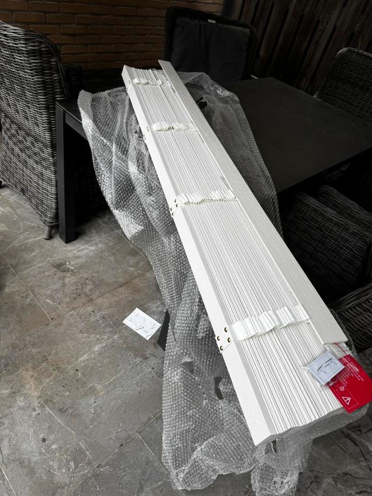 Houten jaloezien  50 mm   in wit of zwart, Huis en Inrichting, Stoffering | Gordijnen en Lamellen, Nieuw, Minder dan 100 cm, 50 tot 100 cm