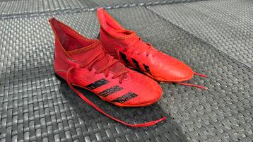 Adidas Predator voetbalschoenen maat 35