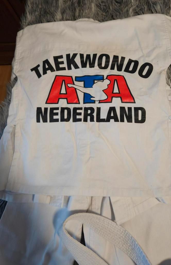 Taekwondo pak Bytomic  mt 110 ATA Nederland, Sport en Fitness, Vechtsporten en Zelfverdediging, Gebruikt, Taekwondo, Vechtsportpak