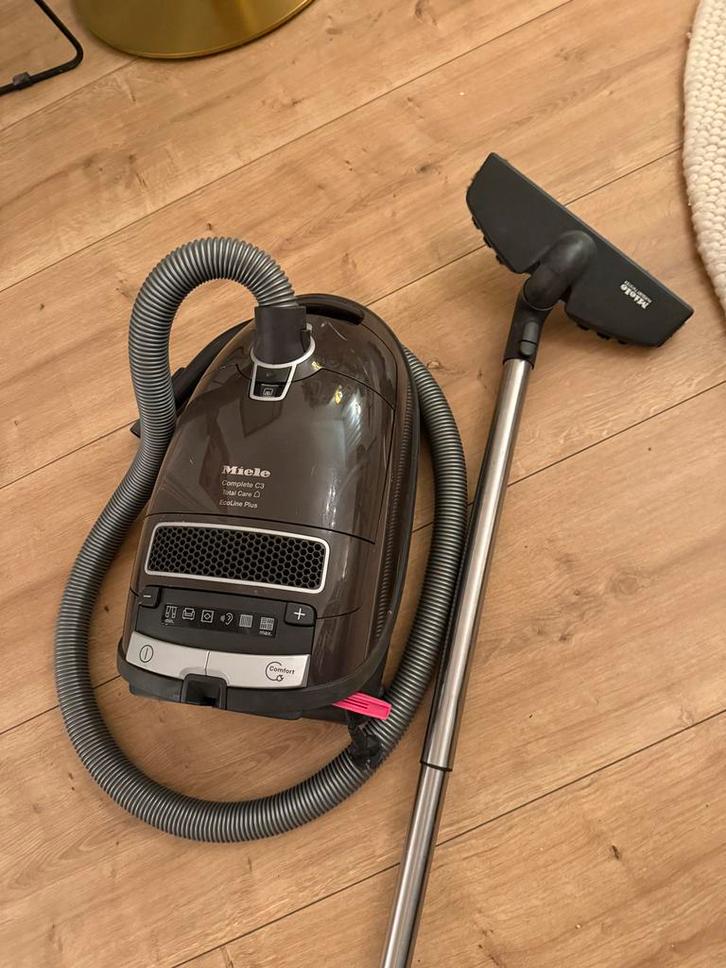 Miele stofzuiger - snoer defect, verder prima!, Witgoed en Apparatuur, Stofzuigers, Gebruikt, Stofzuiger, 1200 tot 1600 watt, Stofzak