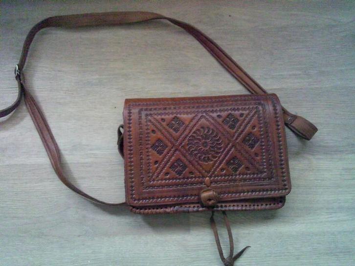 ZGAN bohemian bewerkte leren tas ca.26x18cm, Sieraden, Tassen en Uiterlijk, Tassen | Damestassen, Zo goed als nieuw, Schoudertasje
