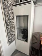 Vitrinekast hoogglans wit met zwarte detail’s, Huis en Inrichting, Kasten | Vitrinekasten, Ophalen, Met deur(en), Hoogglans wit