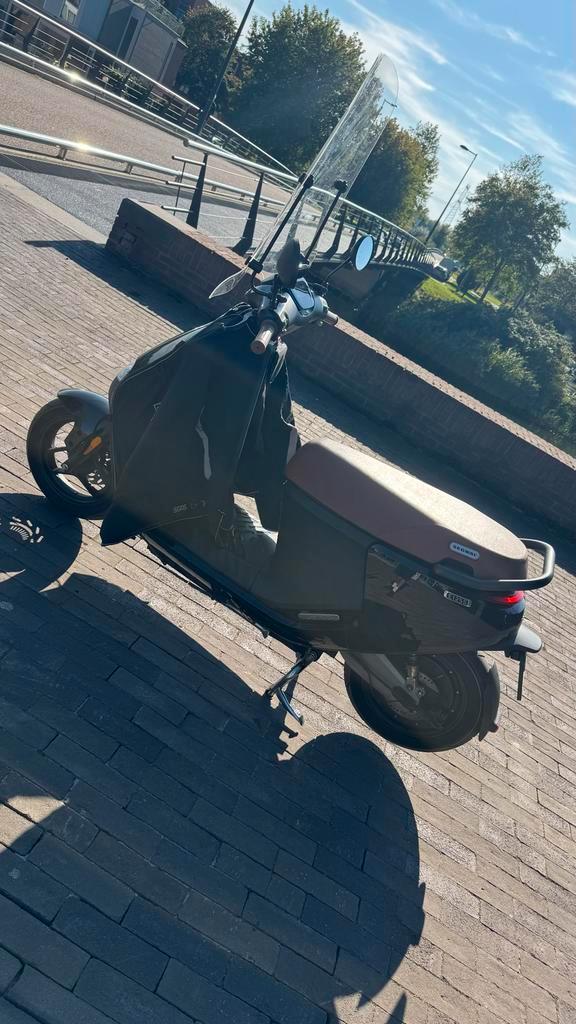 Segway e125S (2023) - Weinig km, incl. accessoires!, Fietsen en Brommers, Snorfietsen en Snorscooters, Zo goed als nieuw, Overige merken
