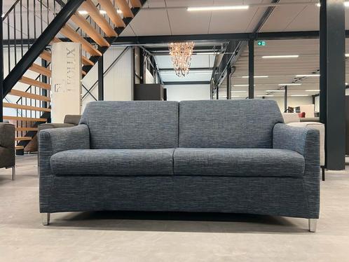 Nieuw Leolux Calynn 2,5 Zits bank blauw stof Design Calinda, Huis en Inrichting, Banken | Bankstellen, Nieuw, 75 tot 100 cm, Stof