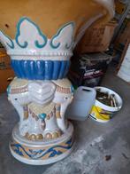 STENEN TUINTAFEL ZEER APPART  ROND, DRIE OLIFANTS KOPPEN, Ophalen of Verzenden, Zo goed als nieuw, Rond, Overige materialen