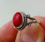 Oosterse zilveren ring: rood koraal cabochon, Sieraden, Tassen en Uiterlijk, Ringen, Ophalen of Verzenden, Zo goed als nieuw, 17 tot 18