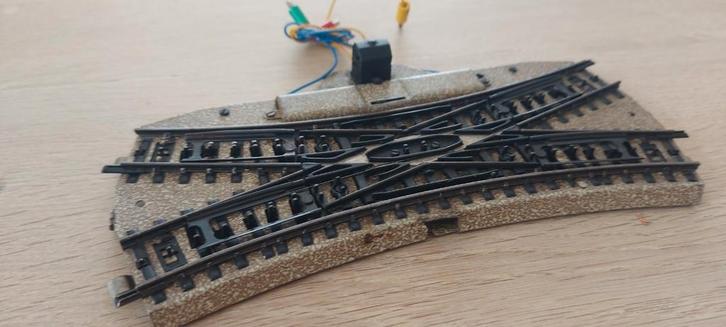 Märklin el kruiswissel + lantaarn voor m-rails artnr 5128, Hobby en Vrije tijd, Modeltreinen | H0, Zo goed als nieuw, Rails, Wisselstroom