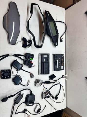 Veel onderdelen Niu MQI GT 2024 400KM brom beschikbaar voor biedingen