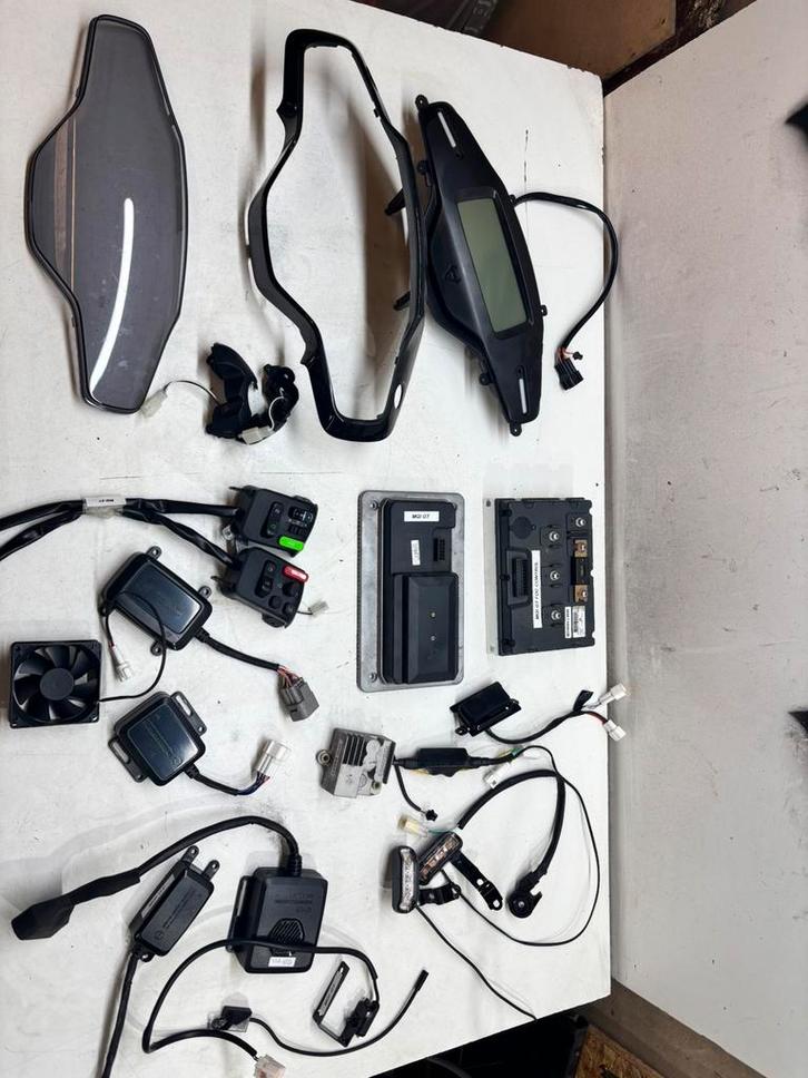 Veel onderdelen Niu MQI GT 2024 400KM brom, Fietsen en Brommers, Brommeronderdelen | Scooters, Kymco, Blok, Ophalen of Verzenden