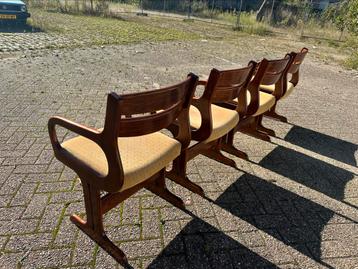 Space age eetkamerstoelen set beschikbaar voor biedingen