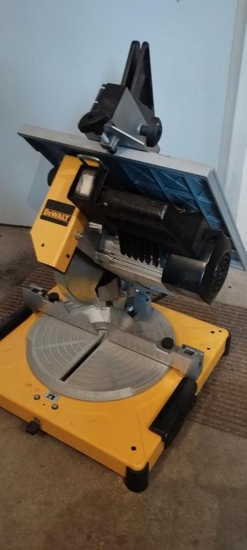 DeWalt DW710 Tafelzaag/Afkortzaag - Zo Goed Als Nieuw! beschikbaar voor biedingen