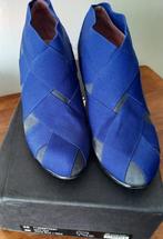 UN United Nude: blauwe designer pumps, Kleding | Dames, Schoenen, Blauw, Ophalen of Verzenden, Zo goed als nieuw, Schoenen met hoge hakken