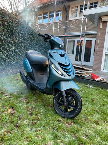 Piaggio Zip 2T Geel Kenteken  beschikbaar voor biedingen