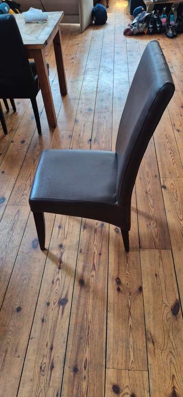 4 lederen eettafel stoelen beschikbaar voor biedingen