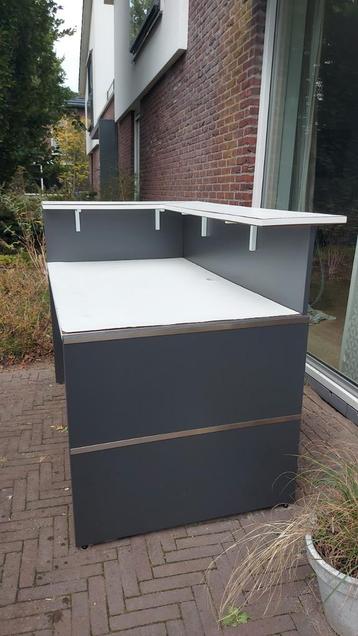 Winkelbalie (ook div. andere functies; bureau, bar o.a.) beschikbaar voor biedingen