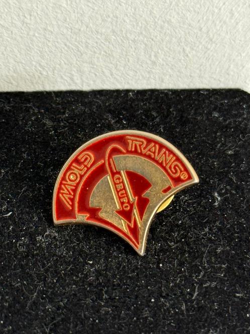 Mold Trans Group Vintage Pin, Verzamelen, Speldjes, Pins en Buttons, Gebruikt, Speldje of Pin, Transport, Ophalen of Verzenden