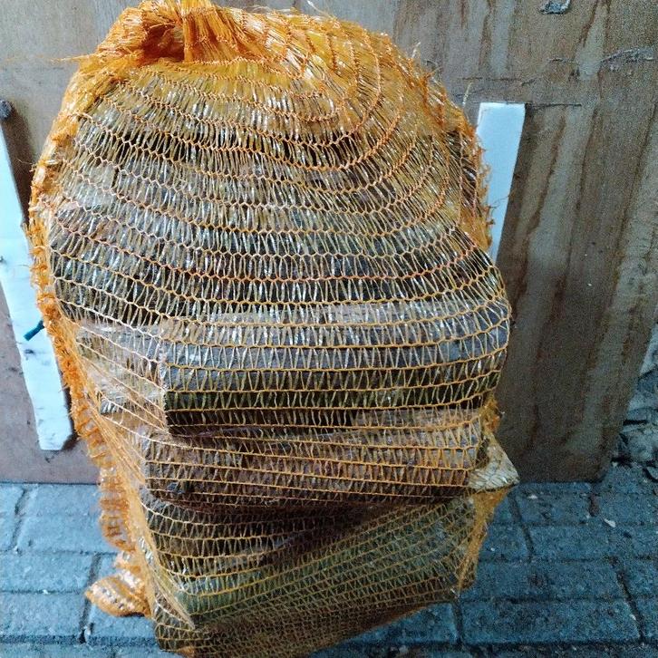 zakken hout kachel vnl. eik | droog<15% per zak 15kg=€8,50, Tuin en Terras, Haardhout, Blokken, Eikenhout, Minder dan 3 m³, Ophalen