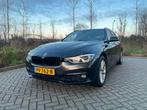 BMW 3-Serie 318i 136pk Aut 2017 Bruin NLAuto Carplay Keyless, Auto's, Automaat, 74 €/maand, Zwart, Bruin
