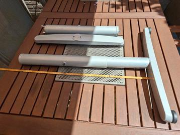 Set van 2 verstelbare bureau / tafelpoten beschikbaar voor biedingen