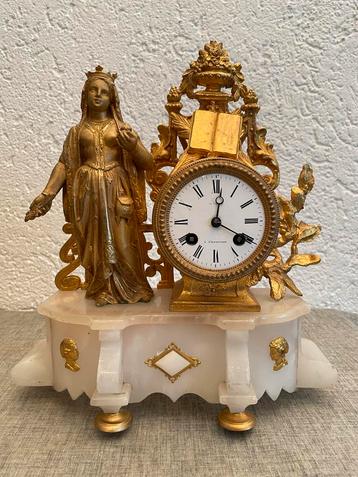 Antieke Franse pendule met bronze beeld beschikbaar voor biedingen