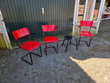 vintage stoelen beschikbaar voor biedingen