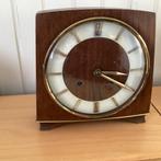 Puntgave klok met slag, Ophalen of Verzenden