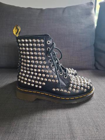 Dr. Martens Spike, maat 37, zwart beschikbaar voor biedingen