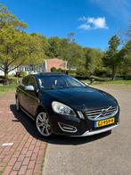 Volvo V60 T4 180pk, 2011, Zwart, Auto's, Volvo, Voorwielaandrijving, 1596 cc, 74 €/maand, Beige