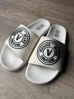 Versace Slippers - Stijlvol en Comfortabel, Ophalen of Verzenden, Gedragen, Wit
