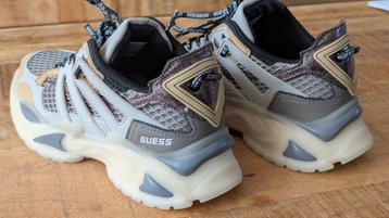 Guess grijze sneakers 35  beschikbaar voor biedingen