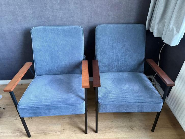 2 Stoelen in goede staat - Rookvrij huis, Huis en Inrichting, Fauteuils, Zo goed als nieuw, Stof, 50 tot 75 cm, Minder dan 75 cm