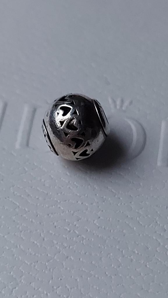 Originele Pandora zilveren Essence / Me bedel betekenis LOVE, Sieraden, Tassen en Uiterlijk, Bedels, Ophalen of Verzenden, Zo goed als nieuw