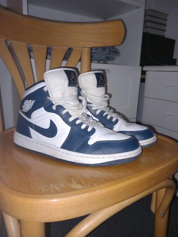 Jordan 1 mid obsidian blue in goede staat. beschikbaar voor biedingen