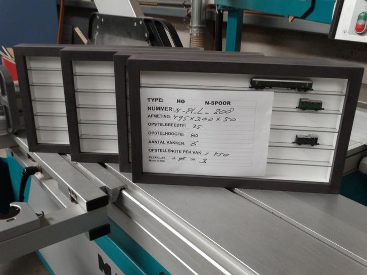 N-Spoor, Vingerhoedjes: N-PL-208: wandvitrine, vitrine, Hobby en Vrije tijd, Modeltreinen | N-Spoor, Nieuw, Treinset, Gelijkstroom of Wisselstroom