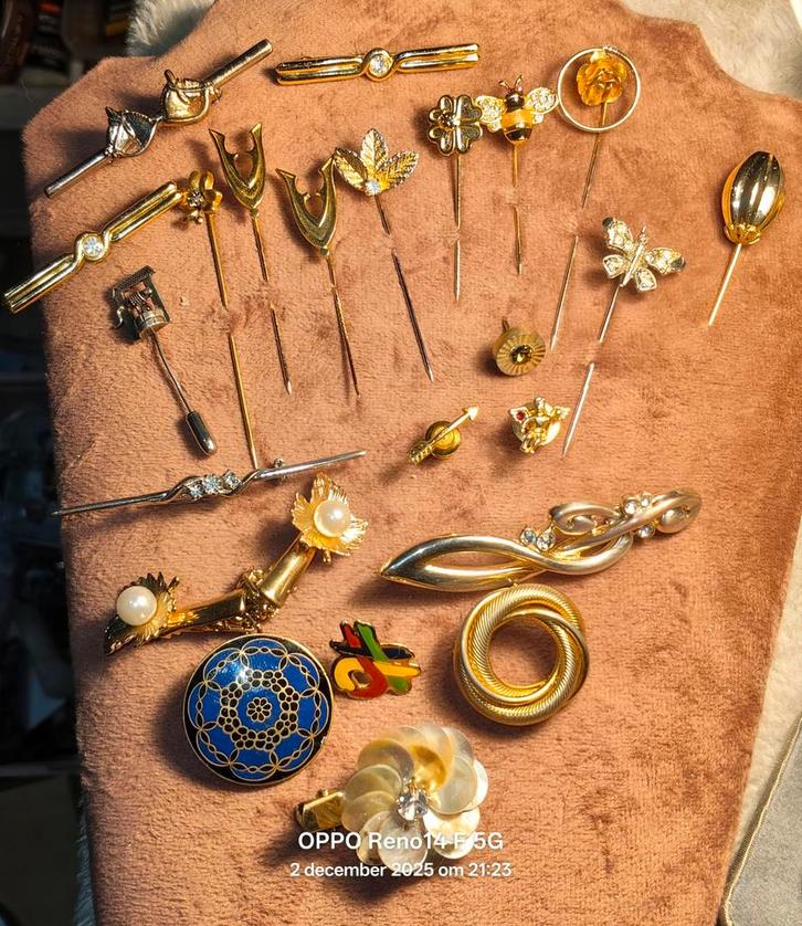 Lot Vintage spelden pins broches, Sieraden, Tassen en Uiterlijk, Antieke sieraden, Broche, Overige materialen, Ophalen of Verzenden