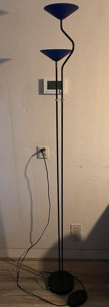 Vintage Memphis Hala staande blauwe vloerlamp beschikbaar voor biedingen