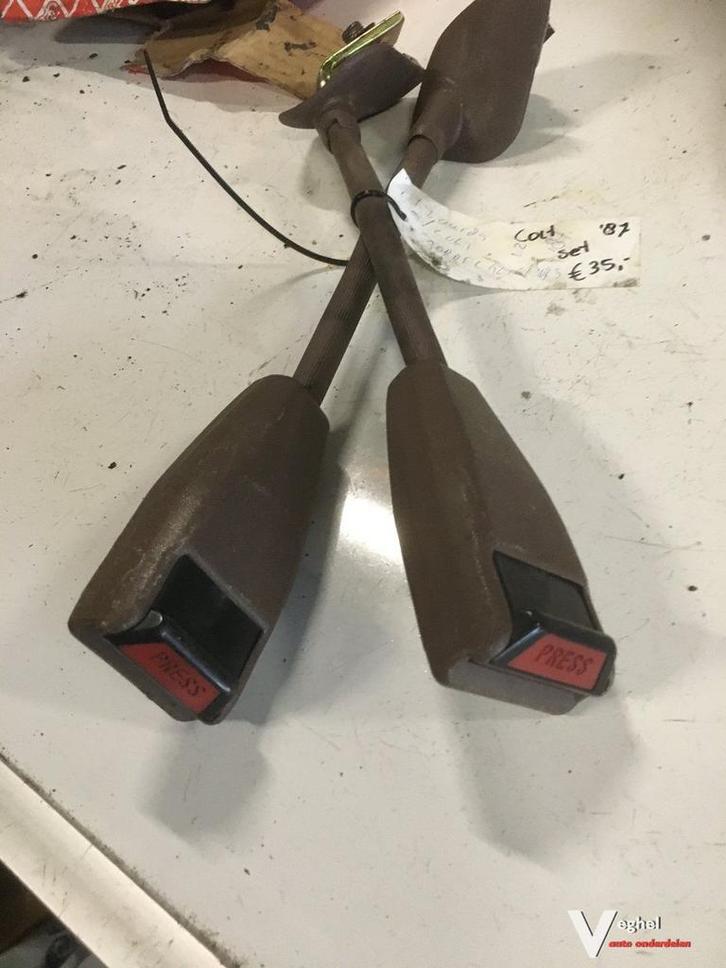 Mitsubishi Colt 1987 Gordelinsteek Links en Rechts, Auto-onderdelen, Interieur en Bekleding, Gebruikt, Ophalen of Verzenden