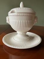 Wedgwood Edme sauciere met onderschotel in Nieuwstaat, Overige typen, Ophalen of Verzenden, Zo goed als nieuw, Overige stijlen