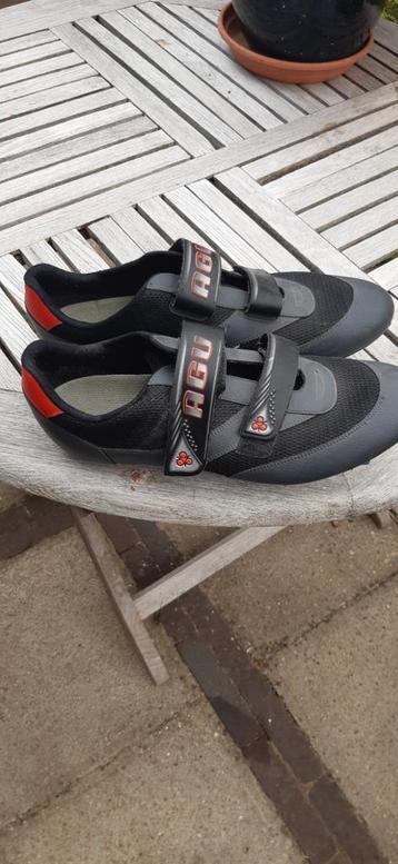 FIETSSCHOENEN agu maat 46 met  look pendalen beschikbaar voor biedingen
