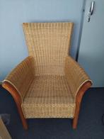 Rotan fauteuil met houten details, Ophalen