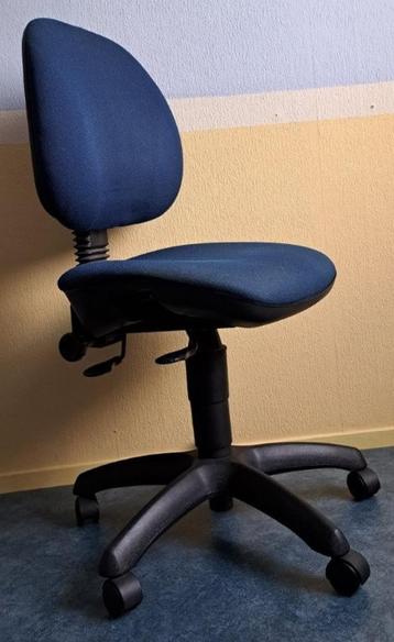 Verstelbare bureaustoel beschikbaar voor biedingen