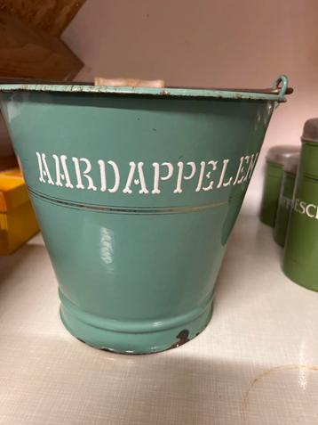 Vintage Aardappelen Emmer beschikbaar voor biedingen